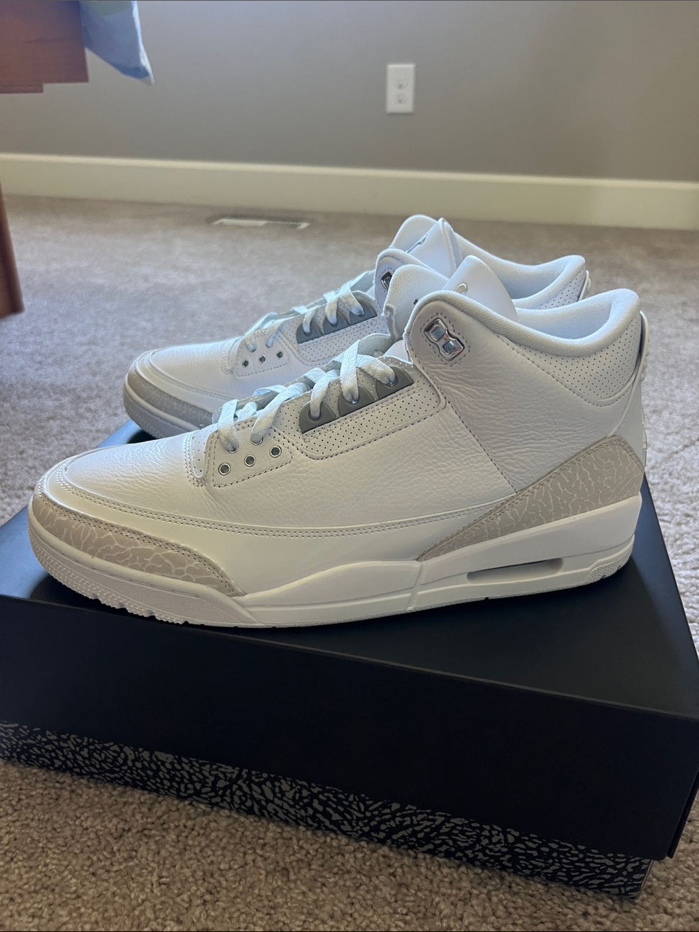 Air Jordan 3 Retro Men’s Sneakers - White/Light Gray - Picture 3 of 8